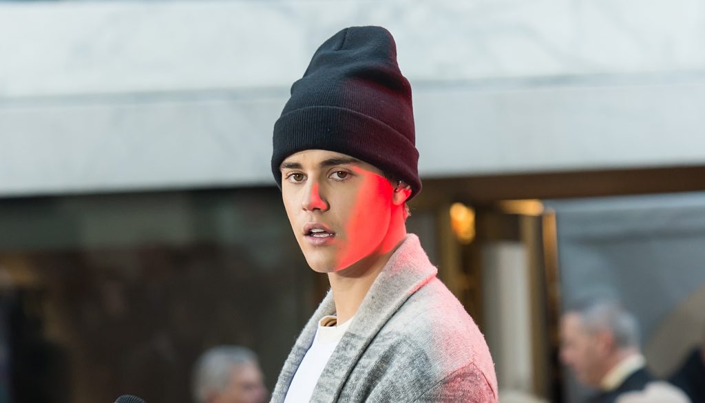 Justin Bieber’s NEW Mystery Girl REVEALED! Does he have a Type?!